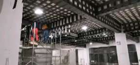 新疆一商场梁，楼板碳纤维加固施工